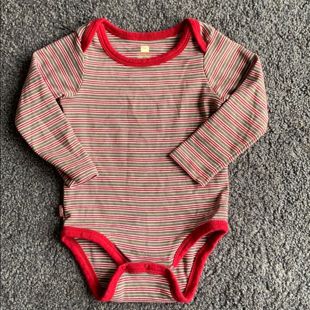 Tea organic cotton onesie size 12-18 months
